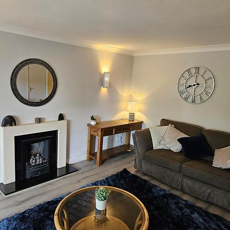 Redcot Gardens Stamford 4 Bed Contractor Familt Home With Parking ภายนอก รูปภาพ