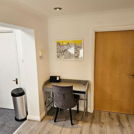Redcot Gardens Stamford 4 Bed Contractor Familt Home With Parking ภายนอก รูปภาพ