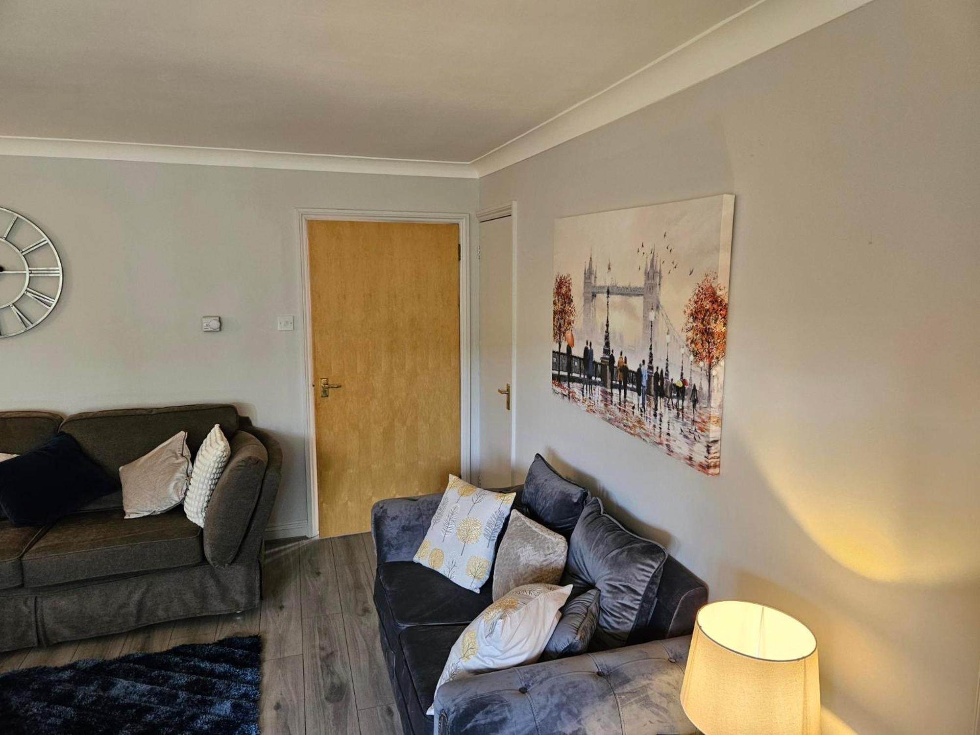 Redcot Gardens Stamford 4 Bed Contractor Familt Home With Parking ภายนอก รูปภาพ