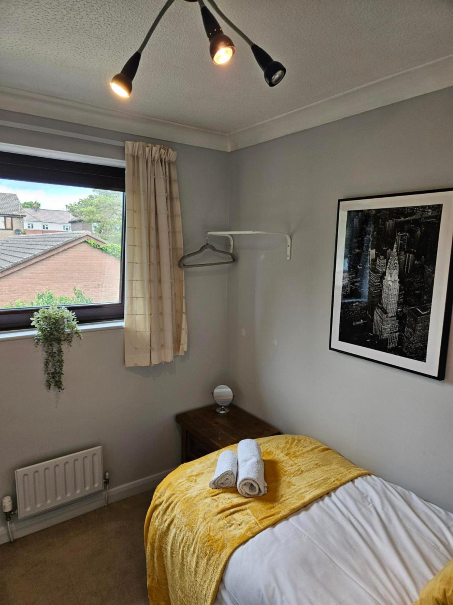 Redcot Gardens Stamford 4 Bed Contractor Familt Home With Parking ภายนอก รูปภาพ
