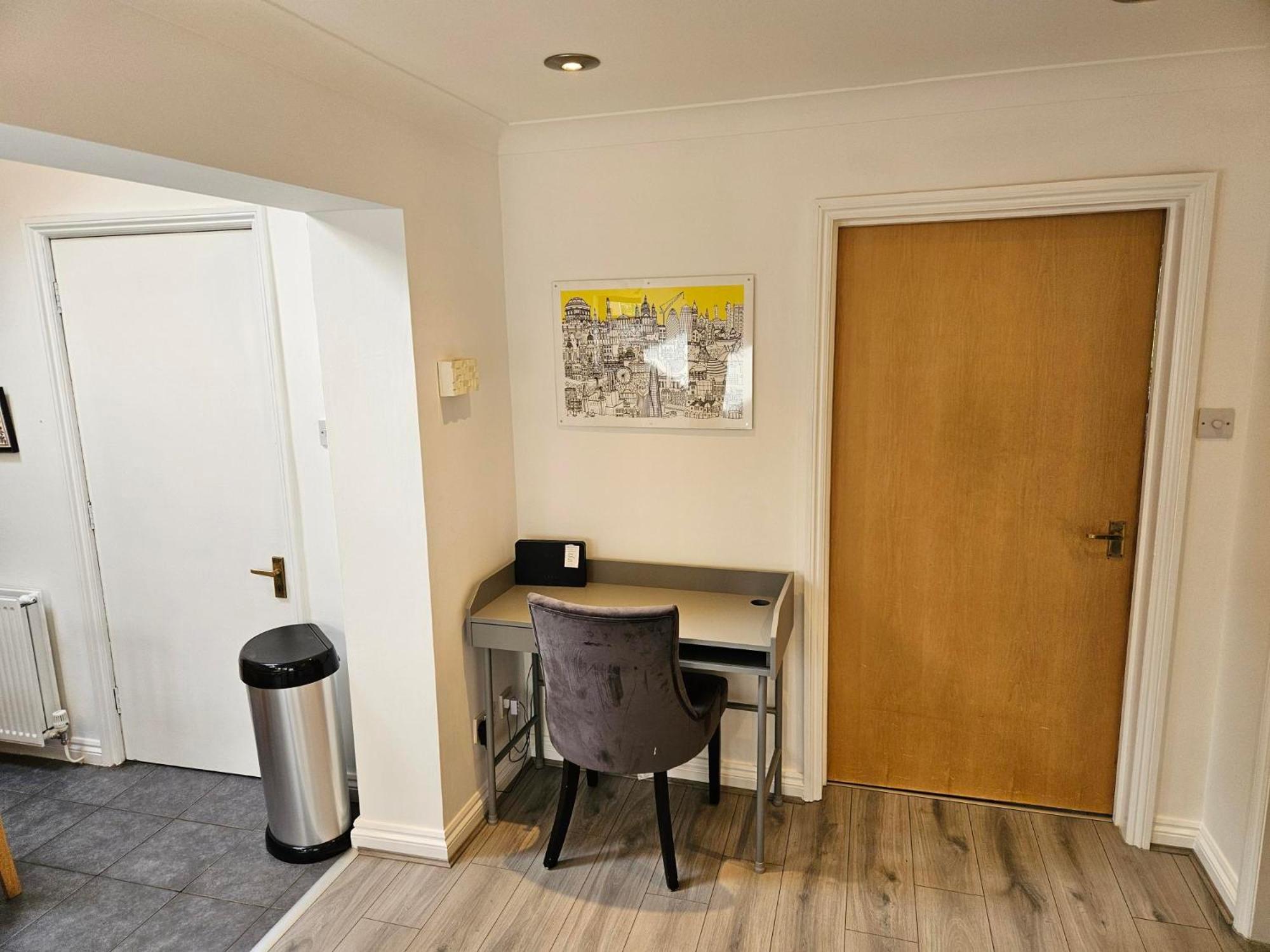Redcot Gardens Stamford 4 Bed Contractor Familt Home With Parking ภายนอก รูปภาพ