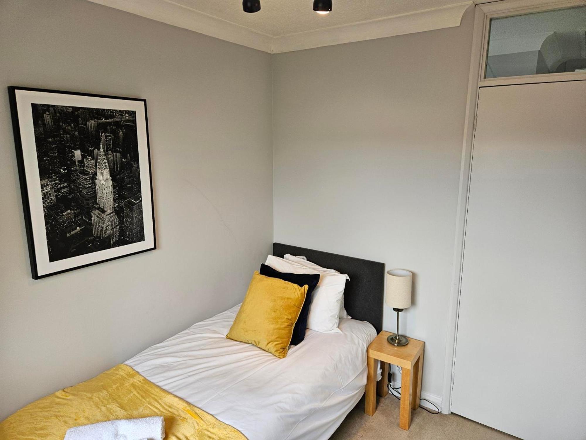 Redcot Gardens Stamford 4 Bed Contractor Familt Home With Parking ภายนอก รูปภาพ