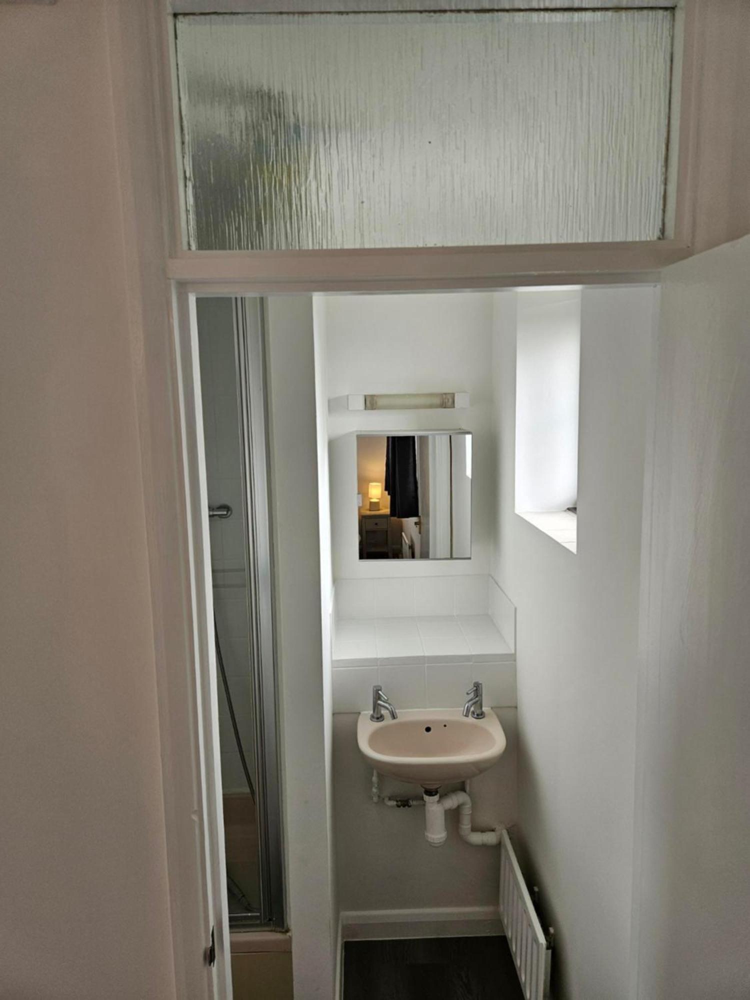 Redcot Gardens Stamford 4 Bed Contractor Familt Home With Parking ภายนอก รูปภาพ