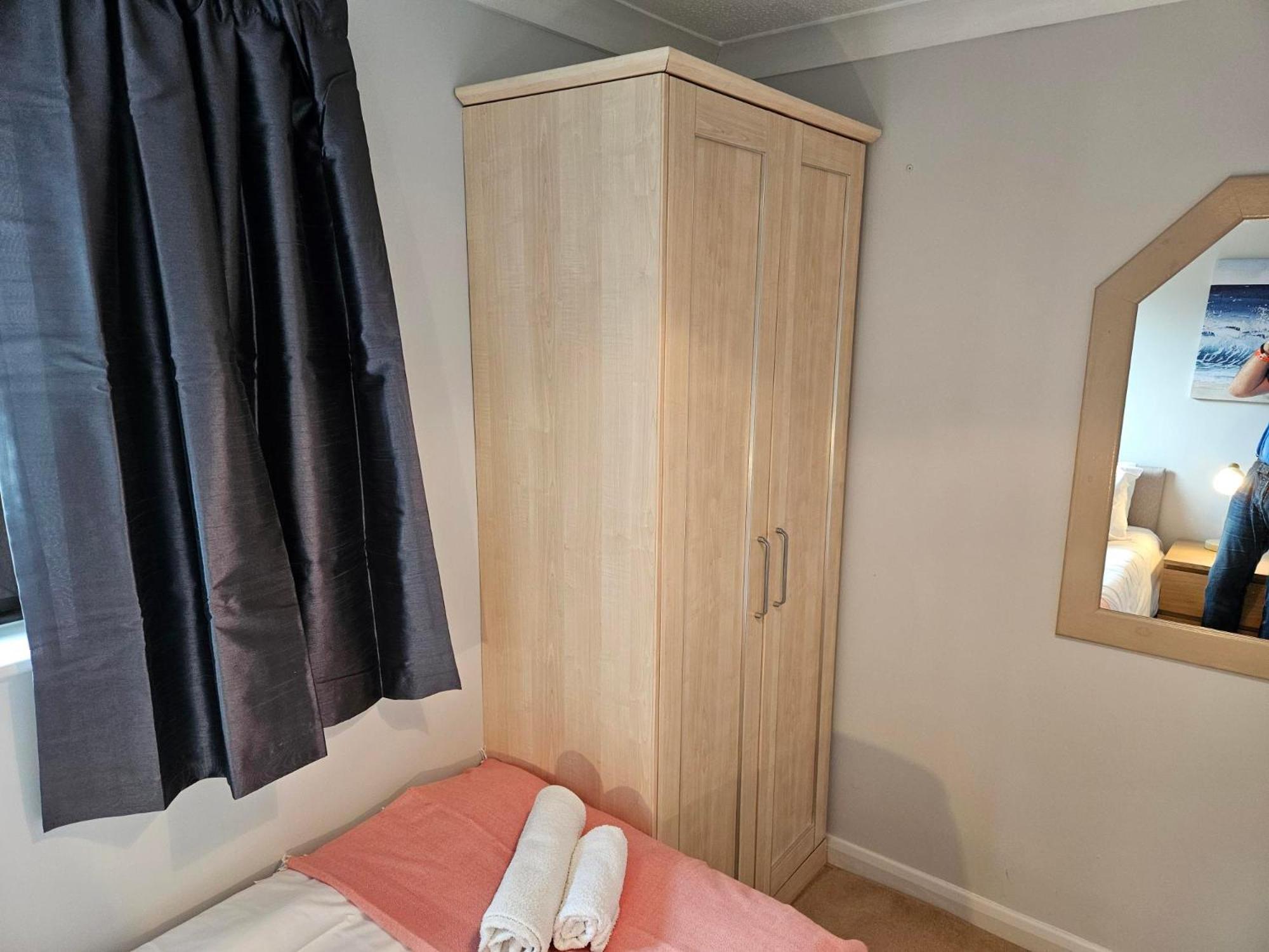 Redcot Gardens Stamford 4 Bed Contractor Familt Home With Parking ภายนอก รูปภาพ