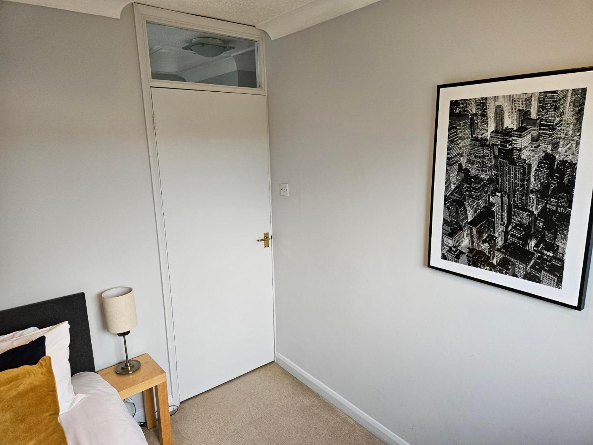 Redcot Gardens Stamford 4 Bed Contractor Familt Home With Parking ภายนอก รูปภาพ