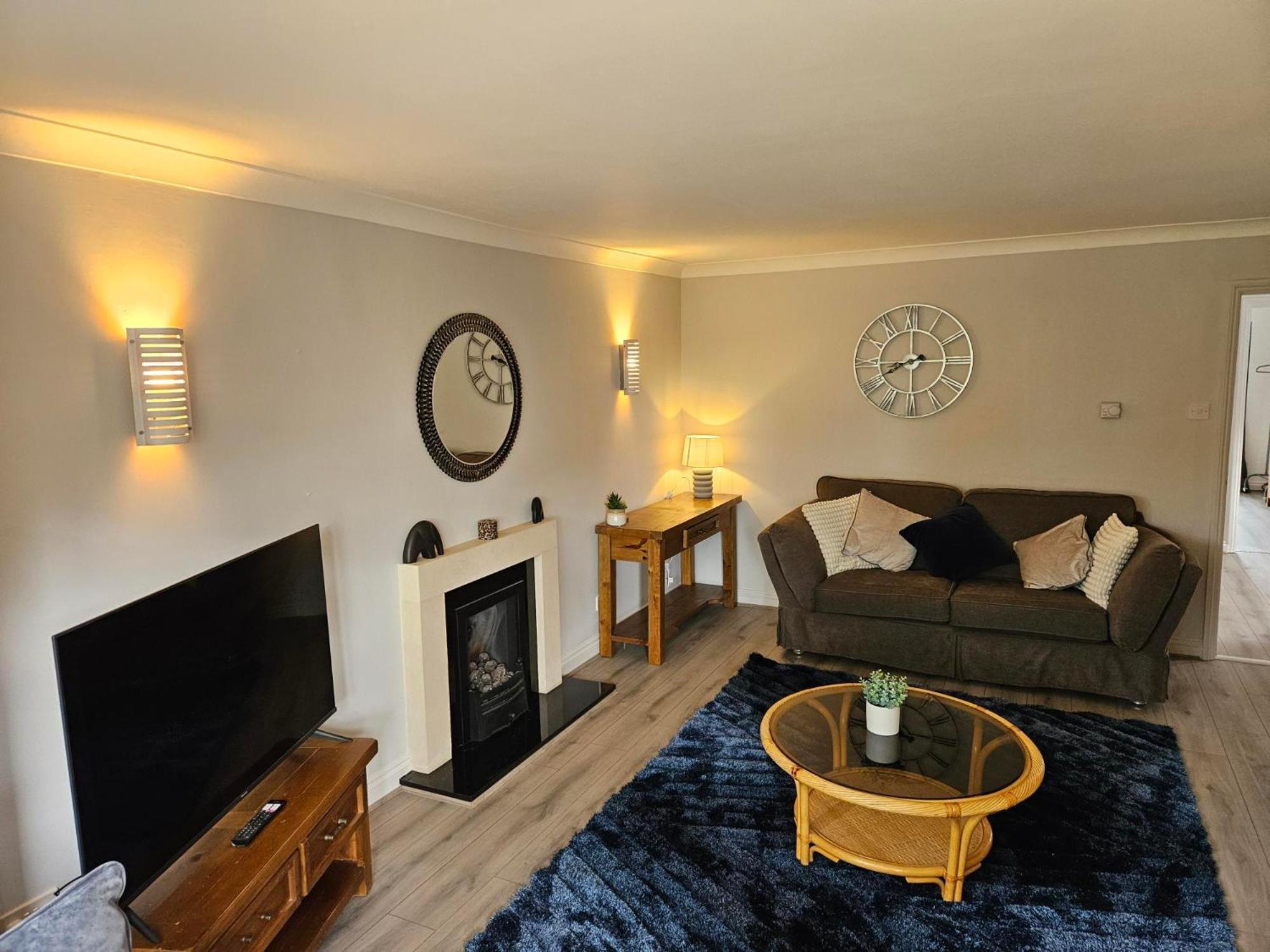 Redcot Gardens Stamford 4 Bed Contractor Familt Home With Parking ภายนอก รูปภาพ