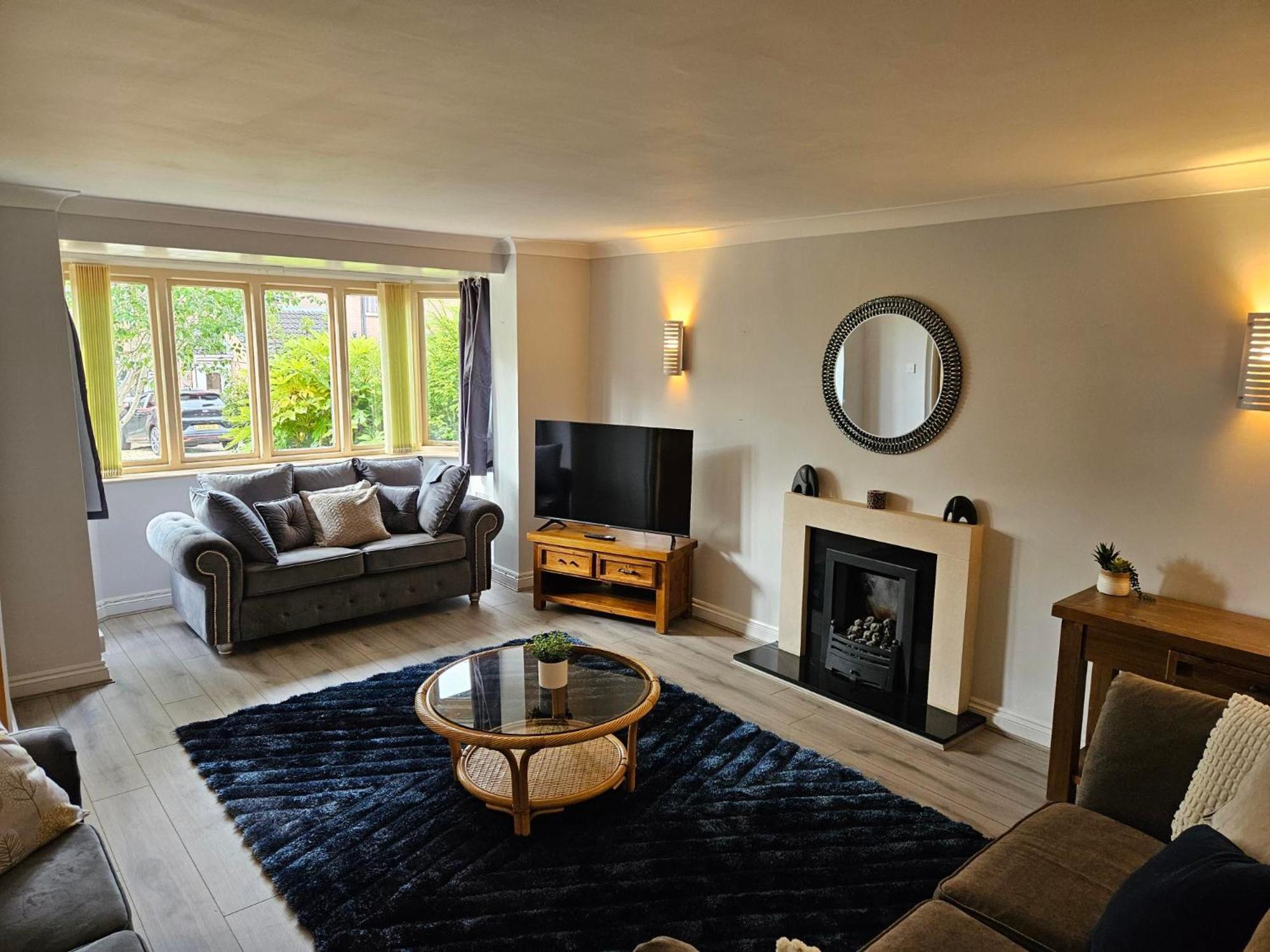 Redcot Gardens Stamford 4 Bed Contractor Familt Home With Parking ภายนอก รูปภาพ