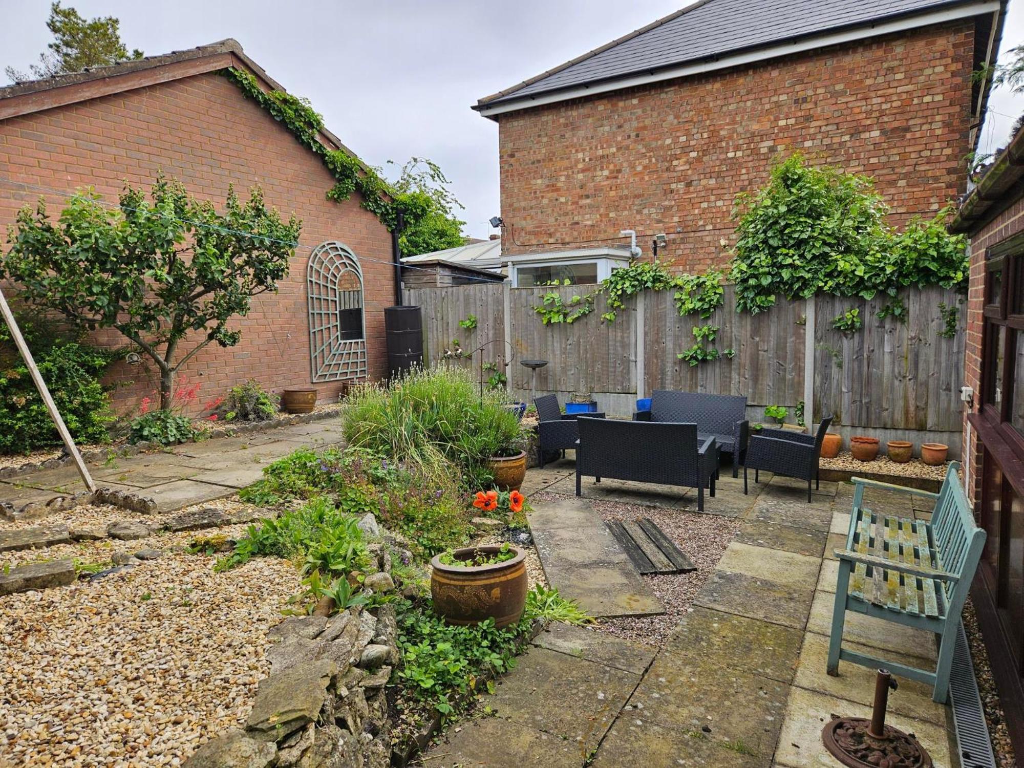 Redcot Gardens Stamford 4 Bed Contractor Familt Home With Parking ภายนอก รูปภาพ
